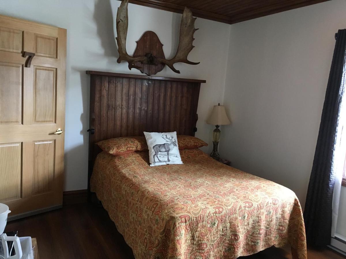 Sainte Anne-des-Chênes Auberge Du Vieux Faubourg מראה חיצוני תמונה